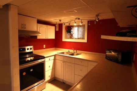 For Lease - 8 Meadowland Avenue Unit# Lower, Barrie, Ontario - Photo 2