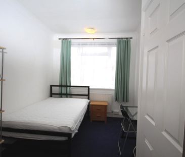 STUDENT 5 Bedroom Maisonette – Surbiton (Tolworth Broadway, KT6) - Photo 2