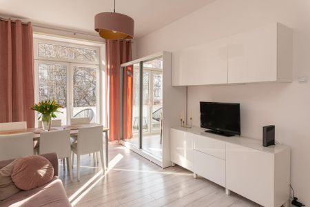 Widok z balkonu na zieleń patio. - Фото 5