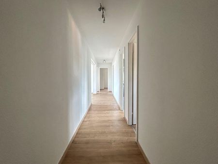 Appartement de 4.0 pièces avec balcon et vue dégagée - Photo 3