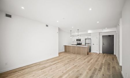 Cosmo: Wood – 1800 Leila, Winnipeg, MB - Photo 2