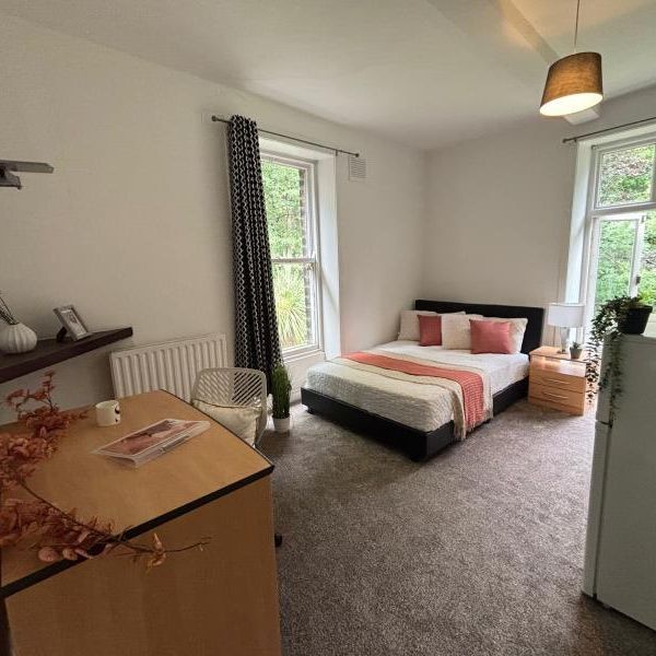 1 bedroom in a house share to rent - Photo 1