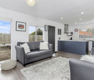 Charming two-bedroom Unit! - Photo 3