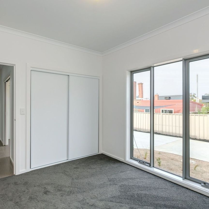 1/33A Booth Street, Golden Square - Photo 1