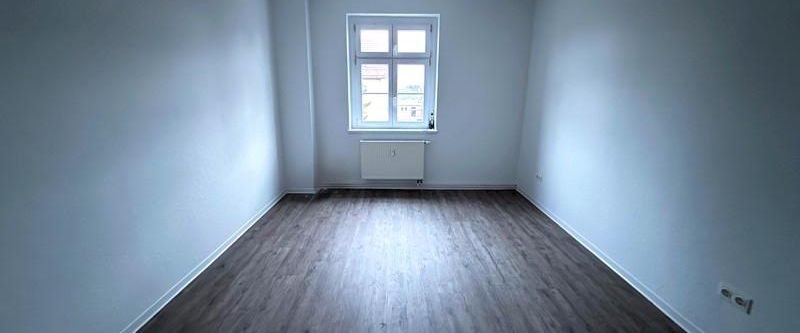 Diese wunderschöne Drei-Zimmer-Wohnung wird aktuell noch saniert - Foto 1
