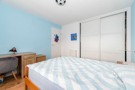 4 bedroom house to rent Elkins Gardens, Guildford, Surrey, GU4 - Photo 3