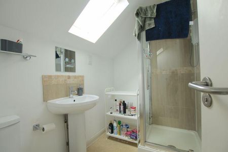 6 bedroom property to rent - Photo 3