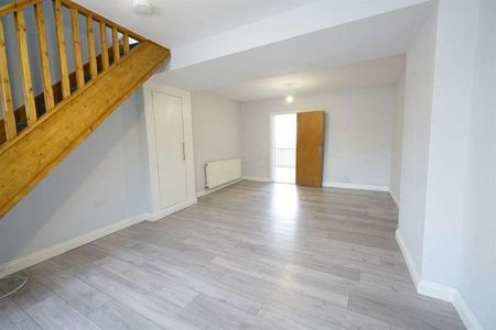 Gipsy Lane, Grays, RM17 - Photo 2