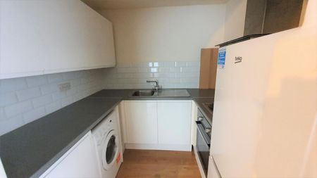 Studio to rent - Photo 2