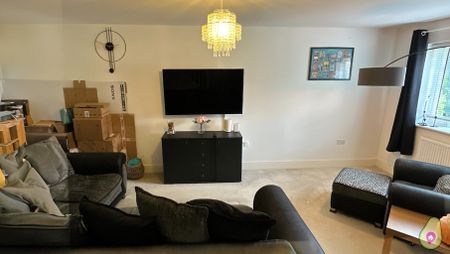 3 bed semi-detached house to rent in Kingsmere, Bicester - Photo 4