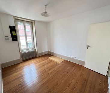 T1 - 3eme étage - Photo 5