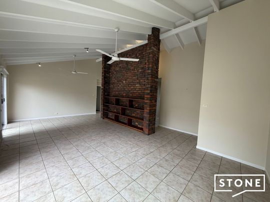 Comfortable 3 bedroom home in ideal location. - Photo 1
