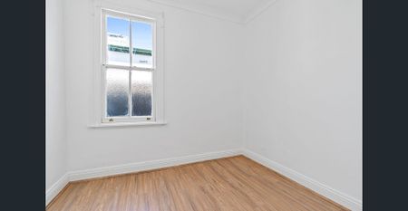 Single-Level Charm in the Heart of Summer Hill - Photo 3