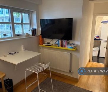 Studio to rent - Photo 1