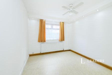 5 bedroom bungalow to rent - Photo 3