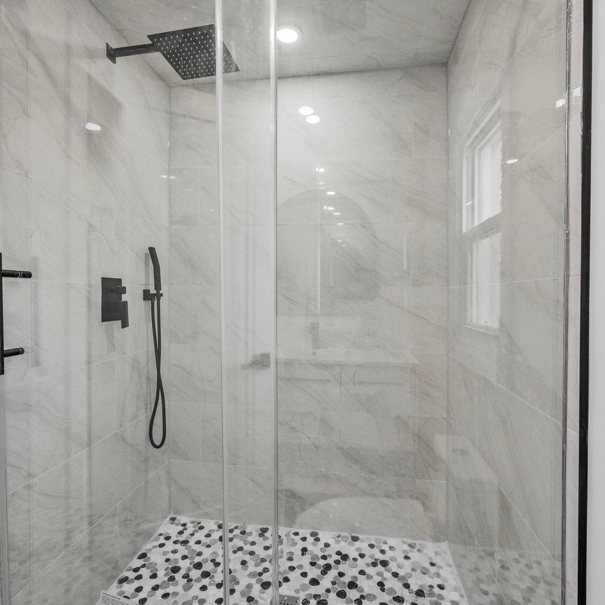 For Lease - 338 Old Mosley Street Unit# Unit 3, Wasaga Beach, Ontario - Photo 1