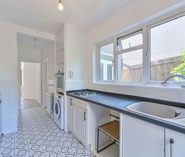 3 bedroom end of terrace house to rent - Photo 2