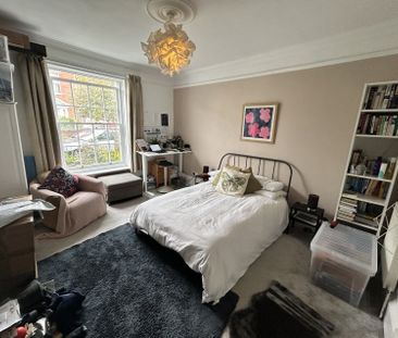 Flat 1, 8 Church Road - Photo 3