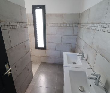 A LOUER - Saint-André - Maison récente T5 avec 4 chambres de 137 m2... - Photo 2