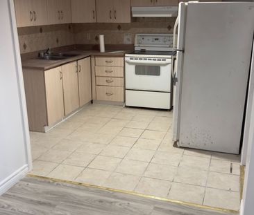 For Lease - 29 Penzance Drive, Toronto, Ontario - Photo 4