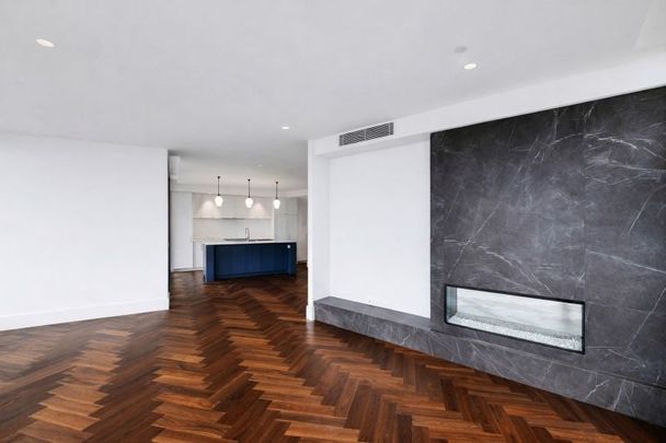 Luxury Living- 3 bedroom, 3 carpark apartment - Photo 1