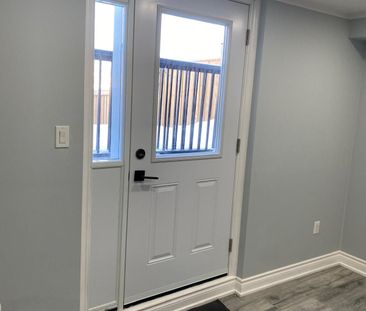 For Lease - 300 Miller Park Avenue, Bradford West Gwillimbury, Ontario - Photo 4