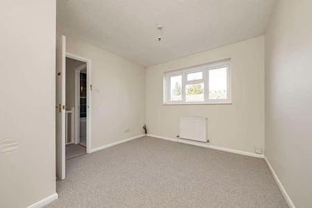 Chiltern Court , Widmore Road, UB8 - Photo 2