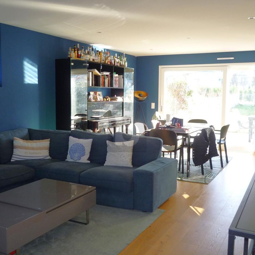 SPACIOUS, MODERN, IDYLLIC! - Foto 1