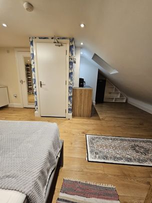 Room in a Shared House, Kinfauns Road, IG3 - Photo 1