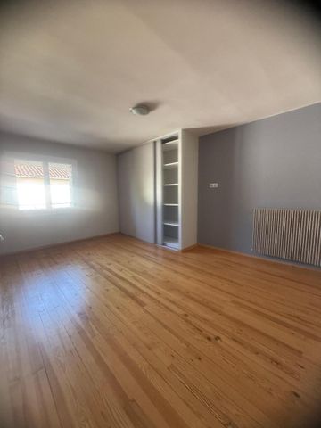 Location Maison 5 pièces 133m² PUYGOUZON 81990 - Photo 4