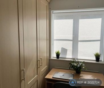 1 bedroom in a house share to rent - Photo 2