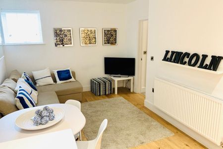 High Street - Photo 2