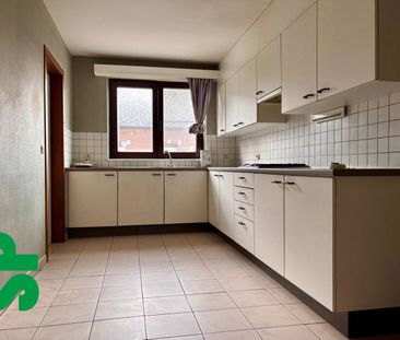 Tweeslaapkamer appartement met volledig gerenoveerde badkamer geleg... - Photo 2
