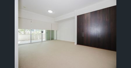 Spacious 2x2 with Huge Balcony & 2 Car Bays - Photo 2