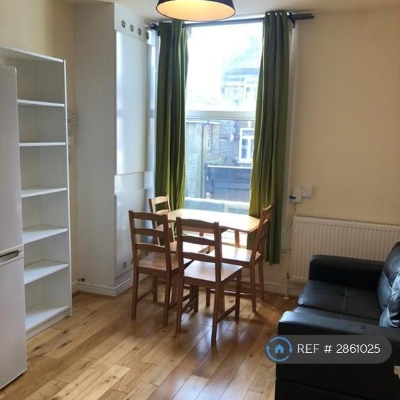 3 bedroom flat to rent - Photo 1