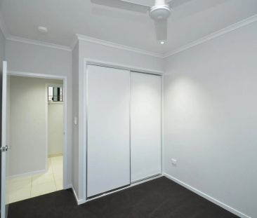 Relaxed Living in a Modern Setting - Photo 1