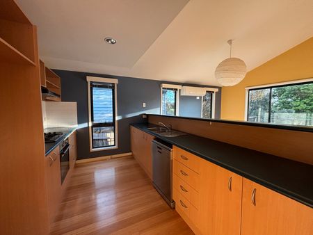 COASTAL AND LOW MAINTENANCE HOME - Photo 5