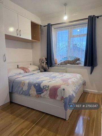 3 bedroom end of terrace house to rent - Photo 5