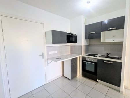 AIX LA DURANNE APPARTEMENT T2 TERRASSE, - Photo 2