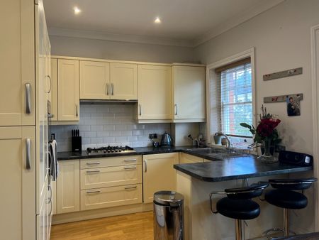 2 Bed Flat, Kingdon Road, NW6 - Photo 4