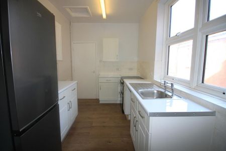 3 bedroom terraced house to rent - Photo 2