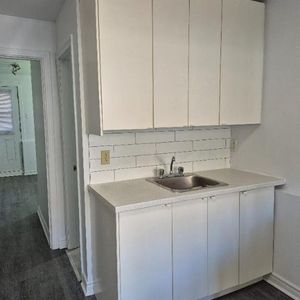 Très jolis studios à louer à partir du 1er juillet en plein coeur de Rosemont - Photo 2