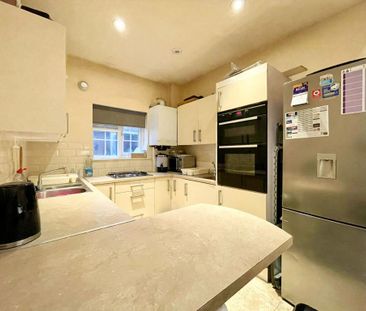 2 bedroom semi-detached bungalow to rent - Photo 2