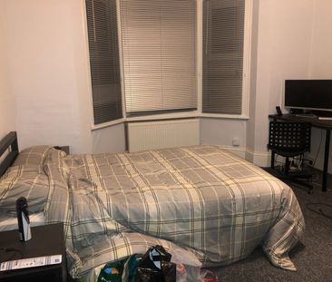 6 Bed Terraced House, Junction Road, RG1 - Photo 2