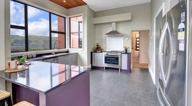 5 Bedroom Home with Sweeping Harbour Views - Photo 1