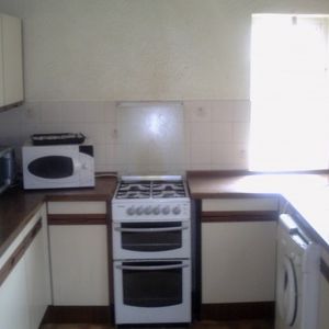 4 bedroom House Ernest St Crewe CW2 - Photo 2