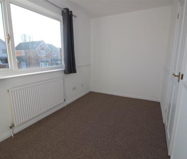 2 bedroom end of terrace house to rent - Photo 3