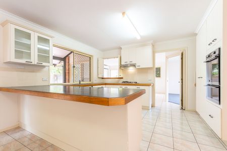 6 Hennessy Lane, Kedron QLD 4031 - House For Rent - $1,300 | Domain - Photo 5