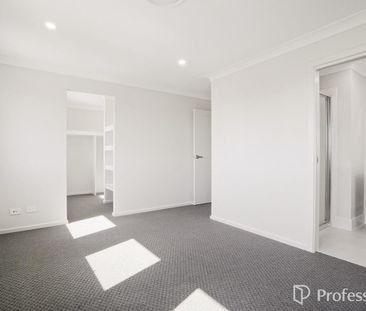 Brand New Home in Box Hill - Photo 2