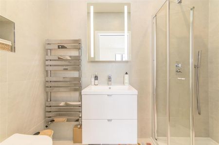 3 bedroom flat to rent - Photo 3